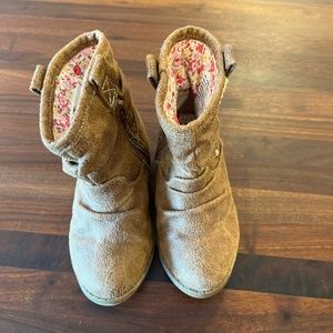 Brown jumping beans toddler boots size 6.
